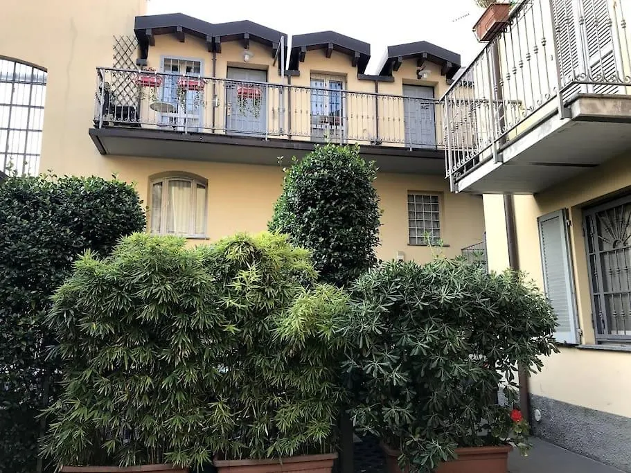 Perla Di Nolo - Central Milan - Luxury Sleeps 4 Apartment 0*,  Italy