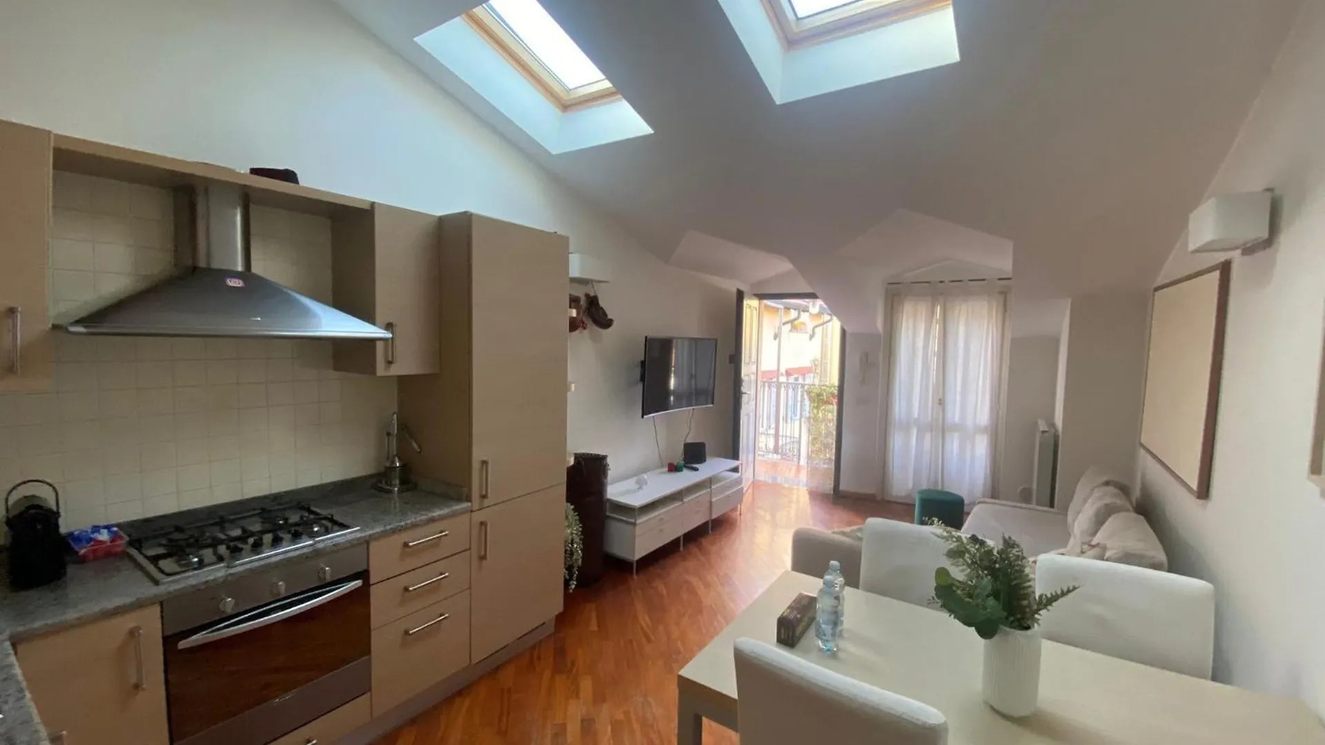 Perla Di Nolo - Central Milan - Luxury Sleeps 4 Apartment
