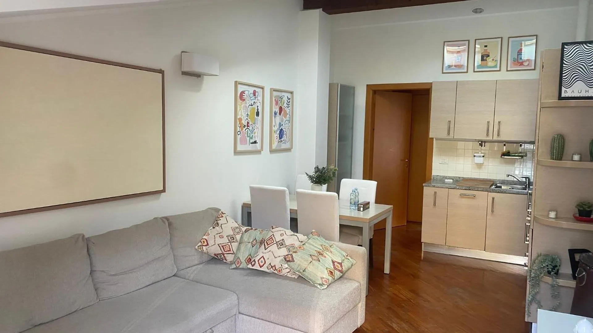 Perla Di Nolo - Central Milan - Luxury Sleeps 4 Apartment
